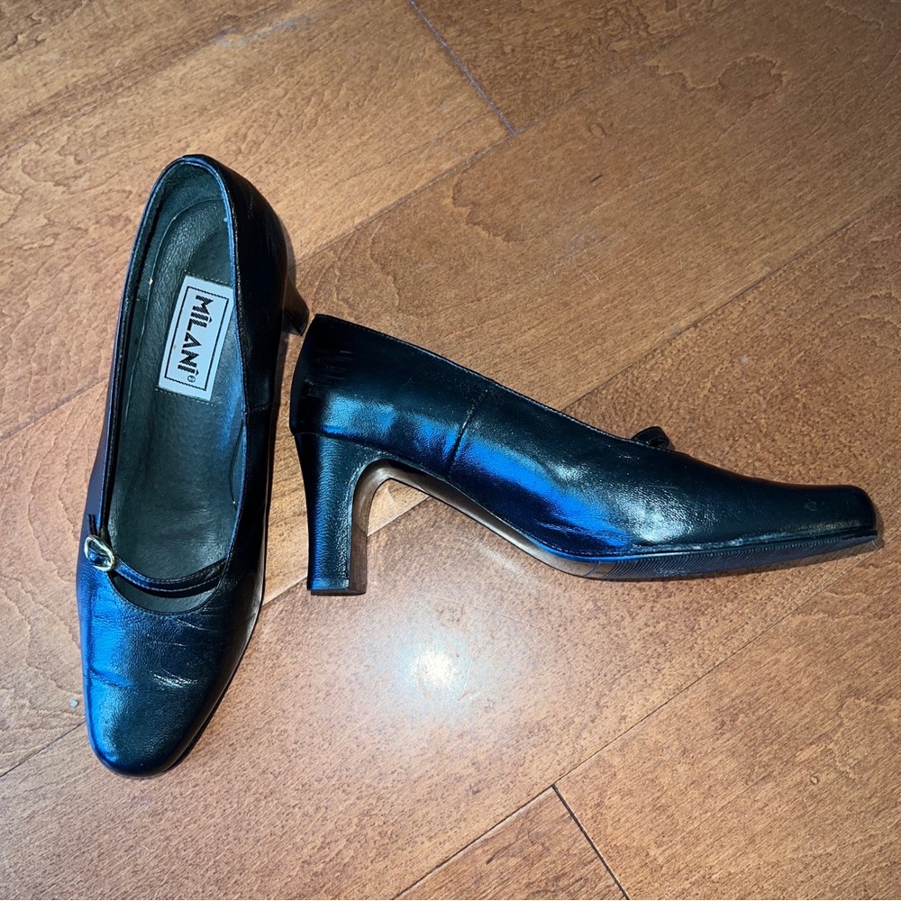 vintage milani leather pumps